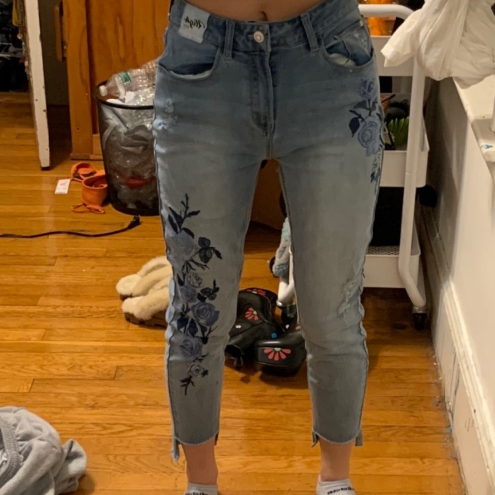 Kensie Embroidered Mom Jeans